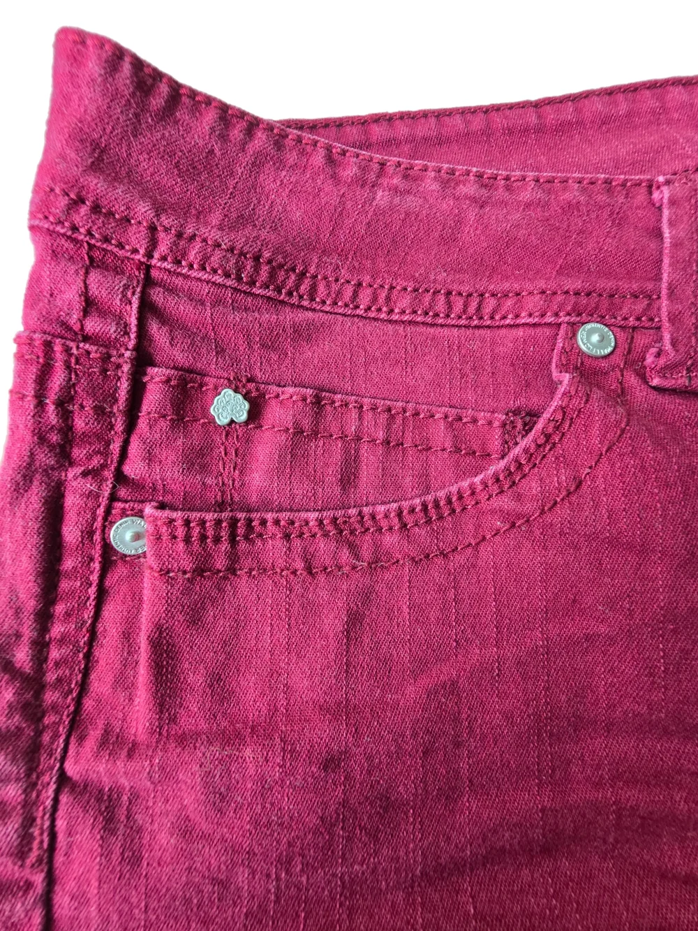 WallFlower Burgundy Frayed Hem Denim Shorts NWOT - Size 18